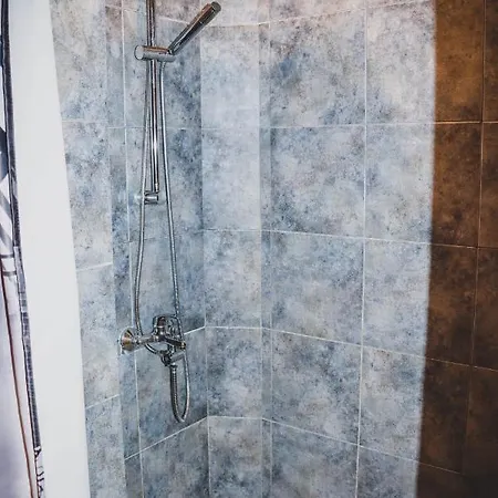 3 Rooms, Loft Apartment, Located Right In Center!!!