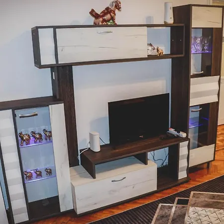 3 Rooms, Loft Apartment, Located Right In Center!!! Lejlighed *