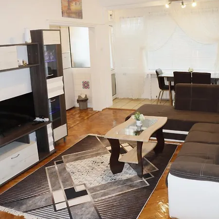 Daire 3 Rooms, Loft Apartment, Located Right In Center!!! Razgrad