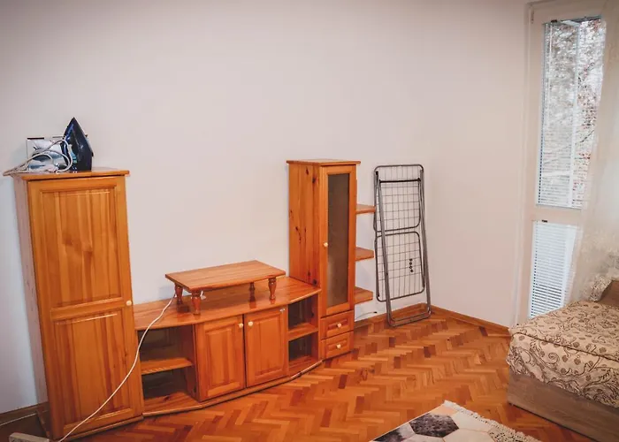 Appartement 3 Rooms, Loft Apartment, Located Right In Center!!!