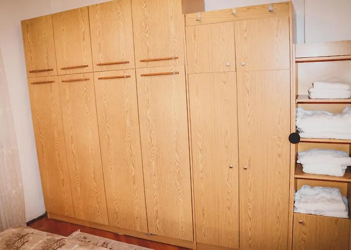 3 Rooms, Loft Apartment, Located Right In Center!!!